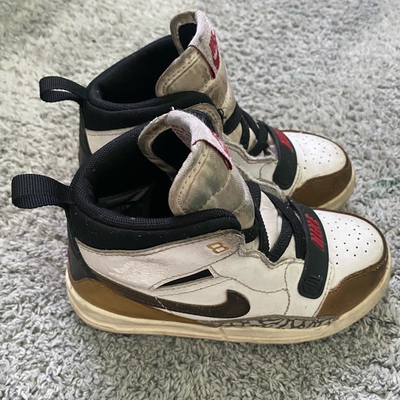 Toddler Nike Jordan Sneakers - Picture 10 of 15